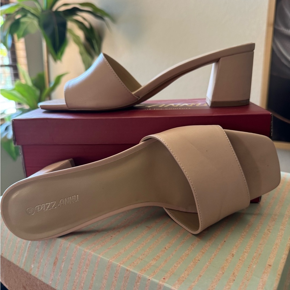 Women's Tan Slide Sandals